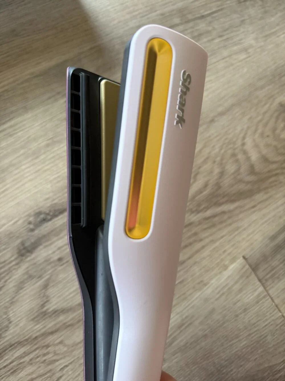 Shark Beauty SilkiPro Wet to Dry hair straightener in Plum Satin with box